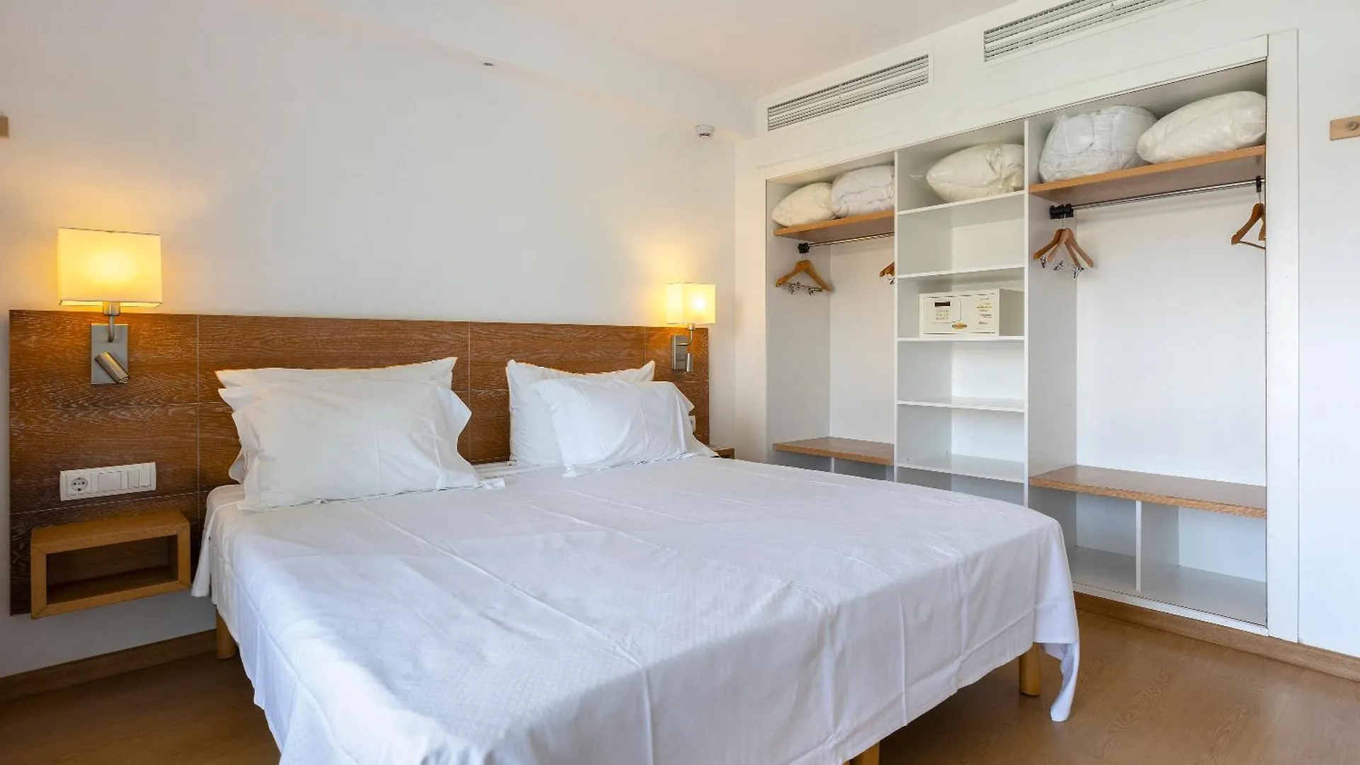 Hipotels Apartamentos Cala Bona Spain